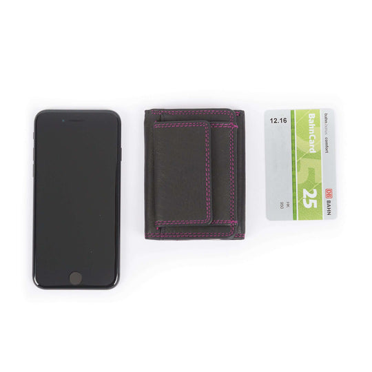 Bild: Kleine Geldbörse in Schwarz Pink im Größenvergleich zu einem Handy und einer Bankkarte