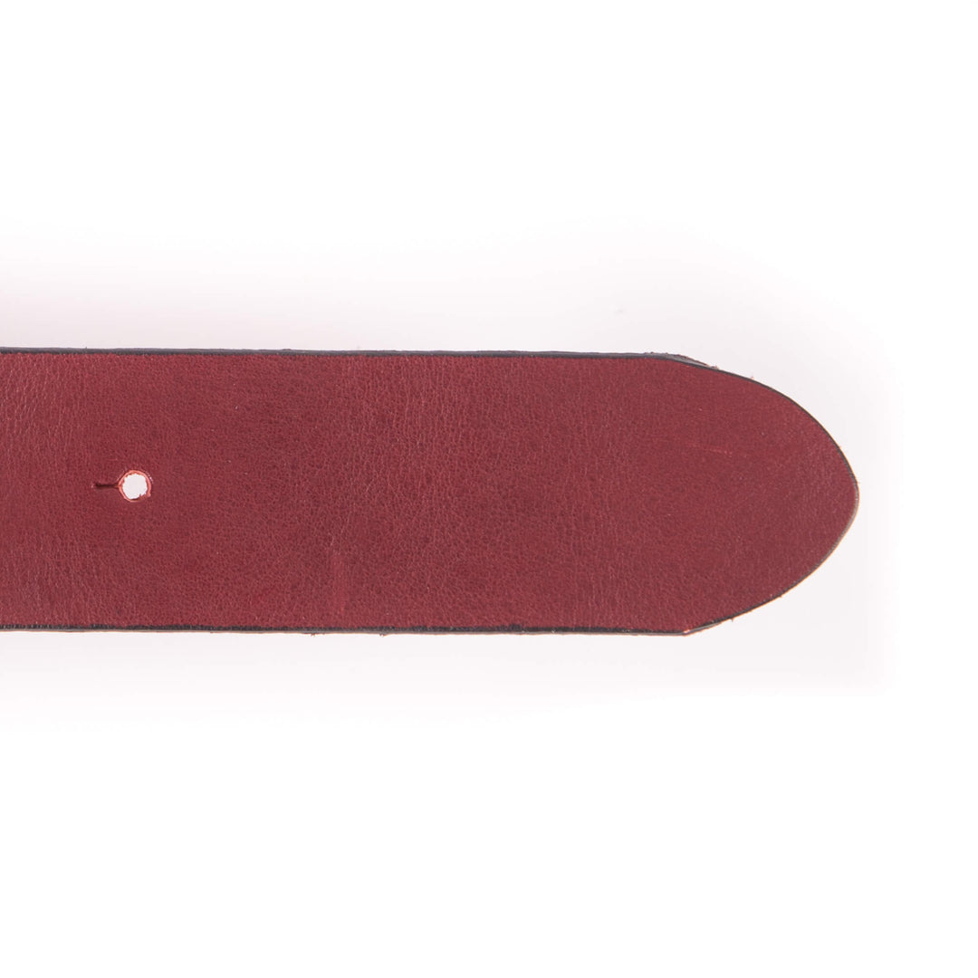 Bild: Endstück von einem Ledergürtel mit der Farbe Rot Ochsenblut