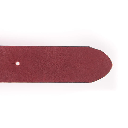 Bild: Endstück von einem Ledergürtel mit der Farbe Rot Ochsenblut