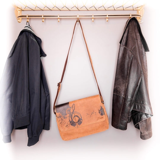 Bild: Umhängetasche Leder Braun A4 Motiv Musik an der Garderobe