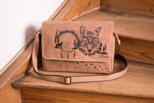 Bild: Wolf Tasche auf einer Treppe