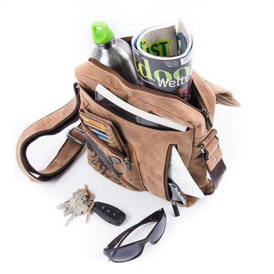 Bild: Tasche aus Leder mit Musik-Motiv gefüllt mit Inhalten